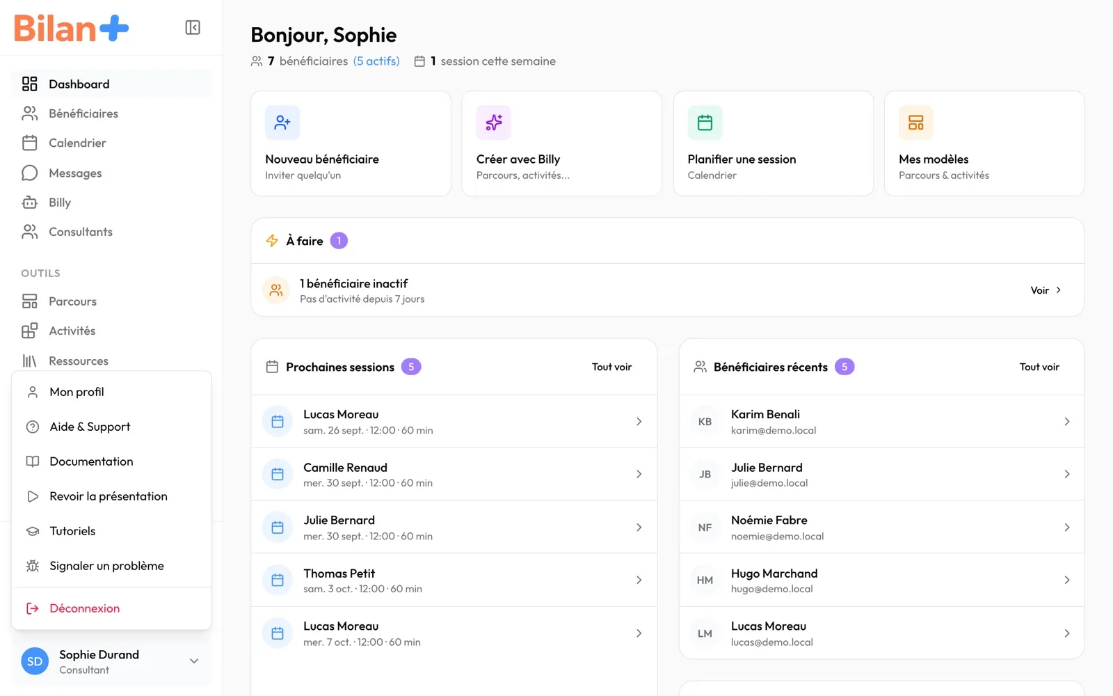 Le menu ouvert au-dessus du nom : « Mon profil », « Aide & Support », « Documentation », « Revoir la présentation », « Tutoriels », « Signaler un problème », « Déconnexion »