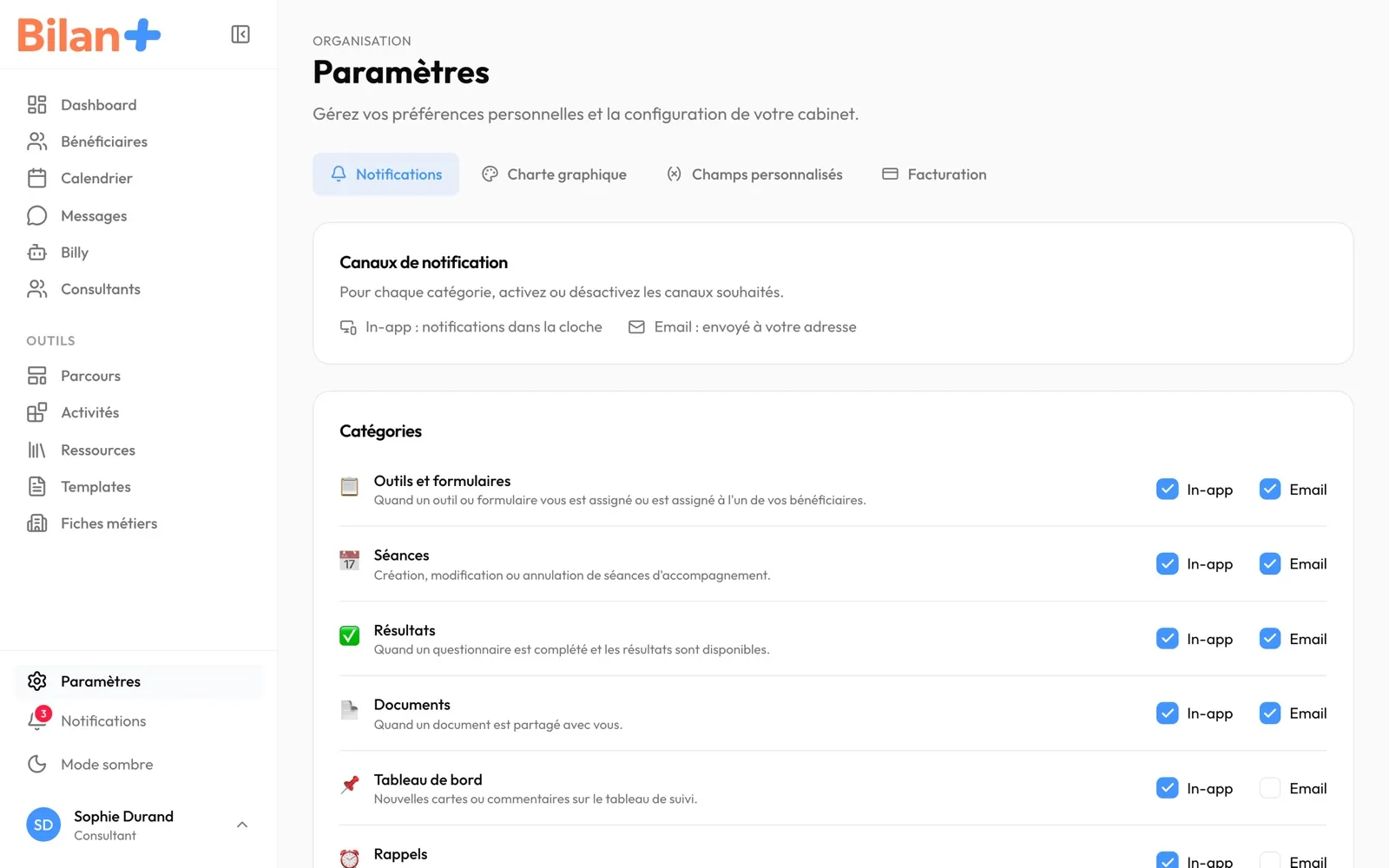 L'onglet « Notifications » : les canaux, puis chaque catégorie avec ses cases « In-app » et « Email »